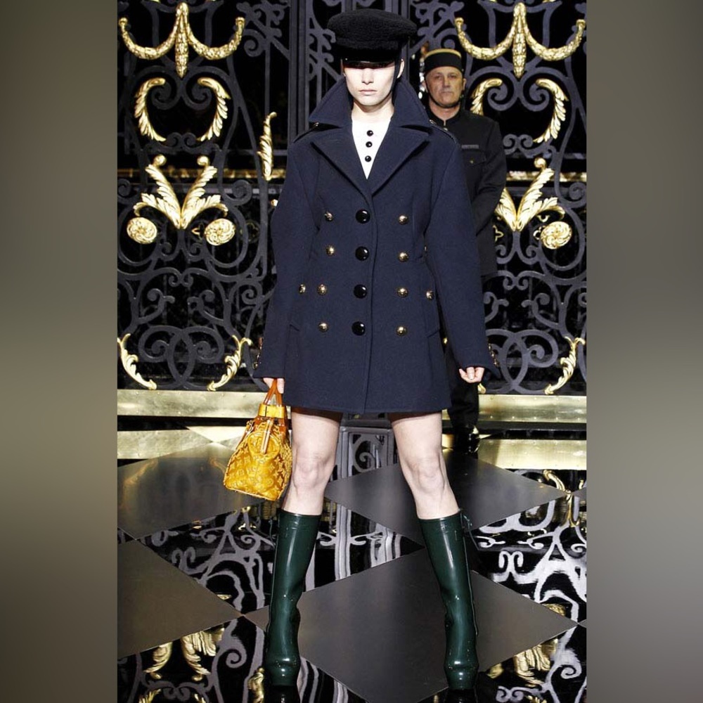 Beautiful Louis Vuitton Navy Wool coat 36